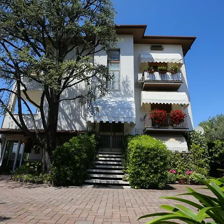 Casa Ginev Room & Apartments Bed & Breakfast *